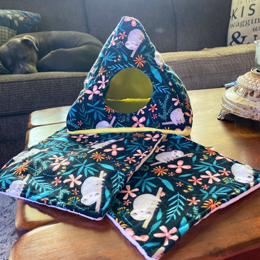 Pet Guinea pig hedgehog cozy tent with 2 pads
